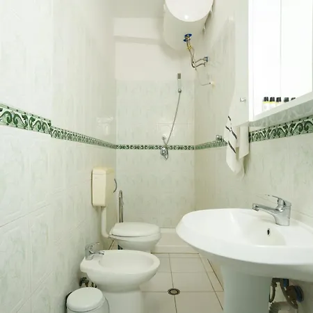 Delfini Tetova 4*